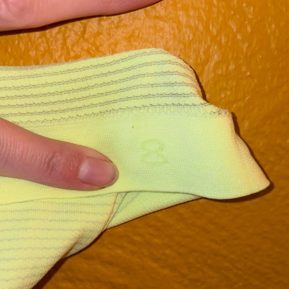 Lululemon like NWOT Swiftly Tech Racerback Tank Top Sz 8 Lemongrass - Picture 4 of 4